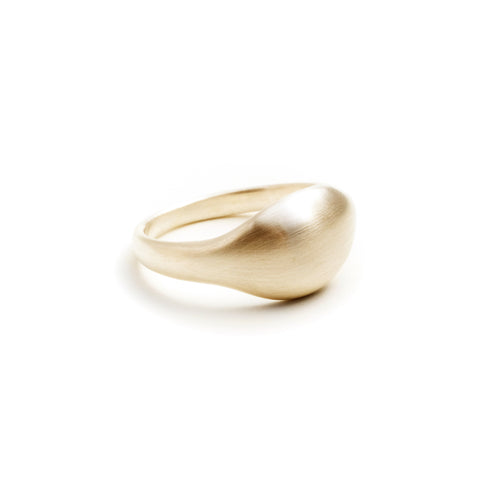 The Baroque Signet in Yellow Gold